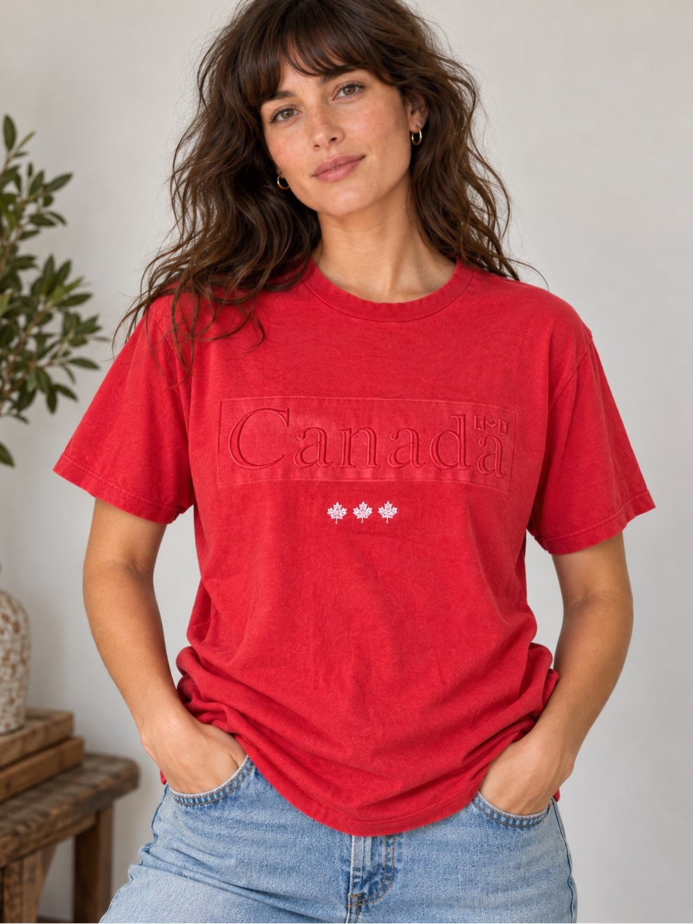 Vintage Made in Canada Red Maple Leaf Graphic Tee 90s Y2K Canadiana